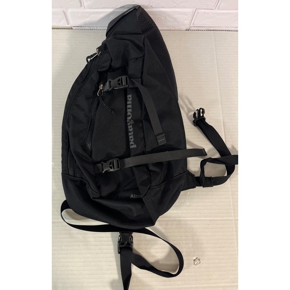 Patagonia Atom Sling Bag Unisex OS Black 8L Backpack Shoulder Crossbody